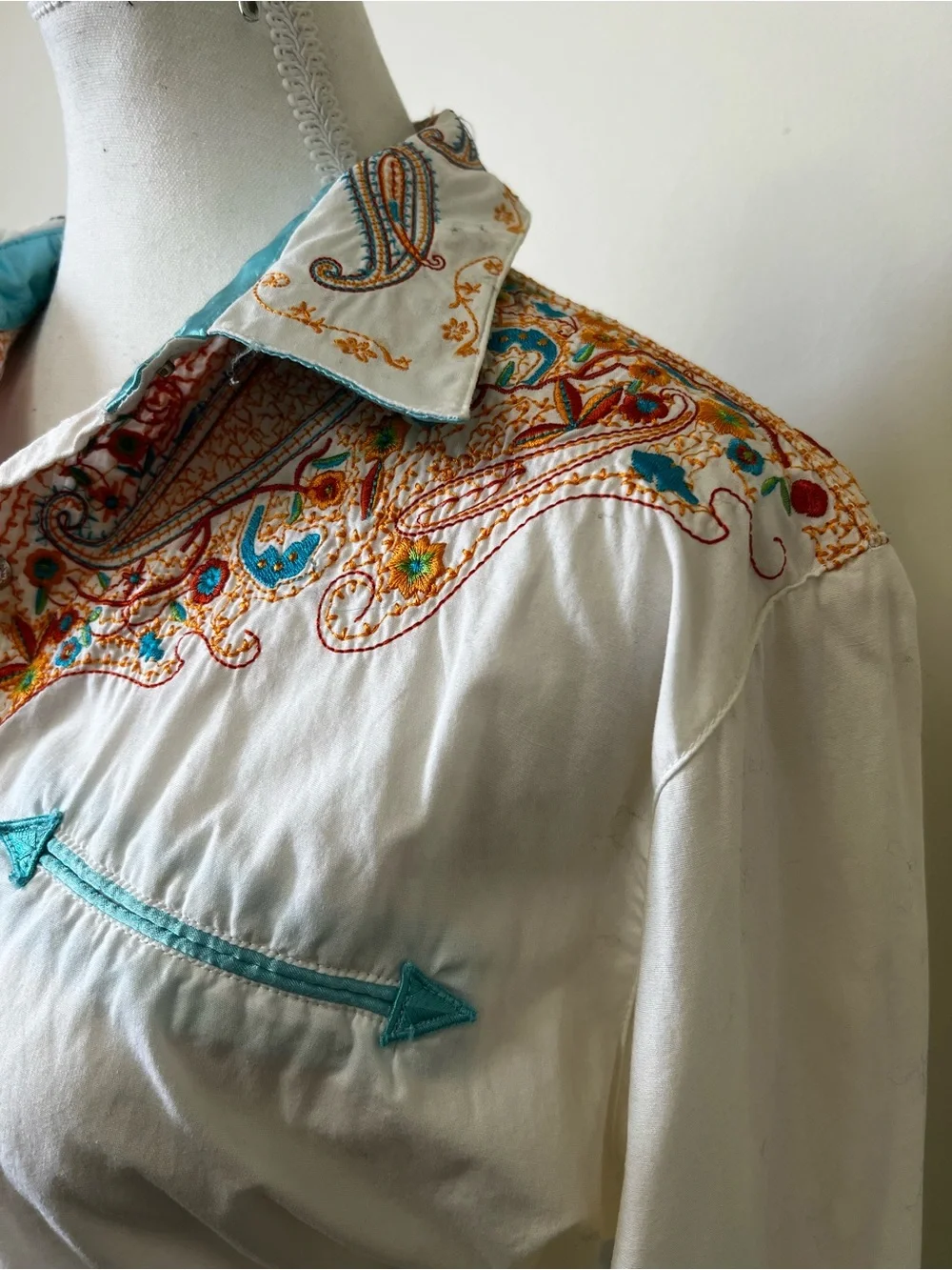 Western-Style Button-Up Blouse - Picture 4 of 13